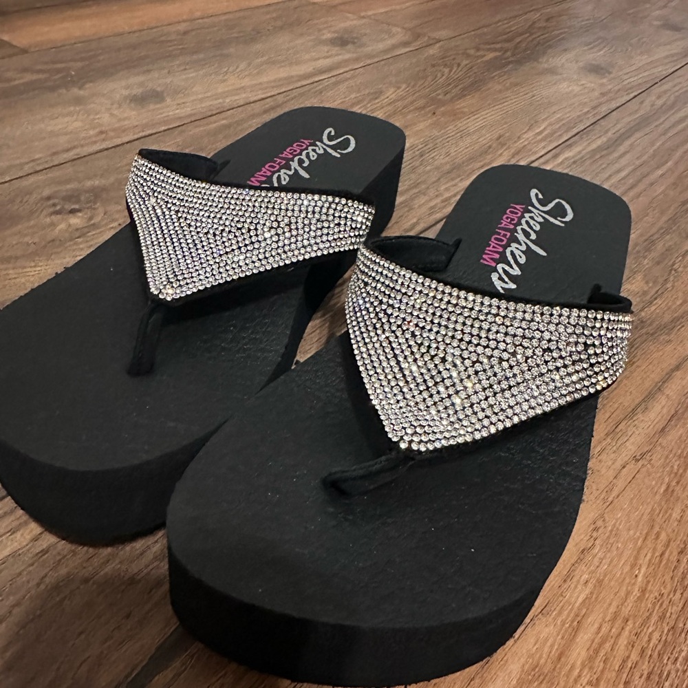 Sketchers Yoga Foam Sandals Size 8